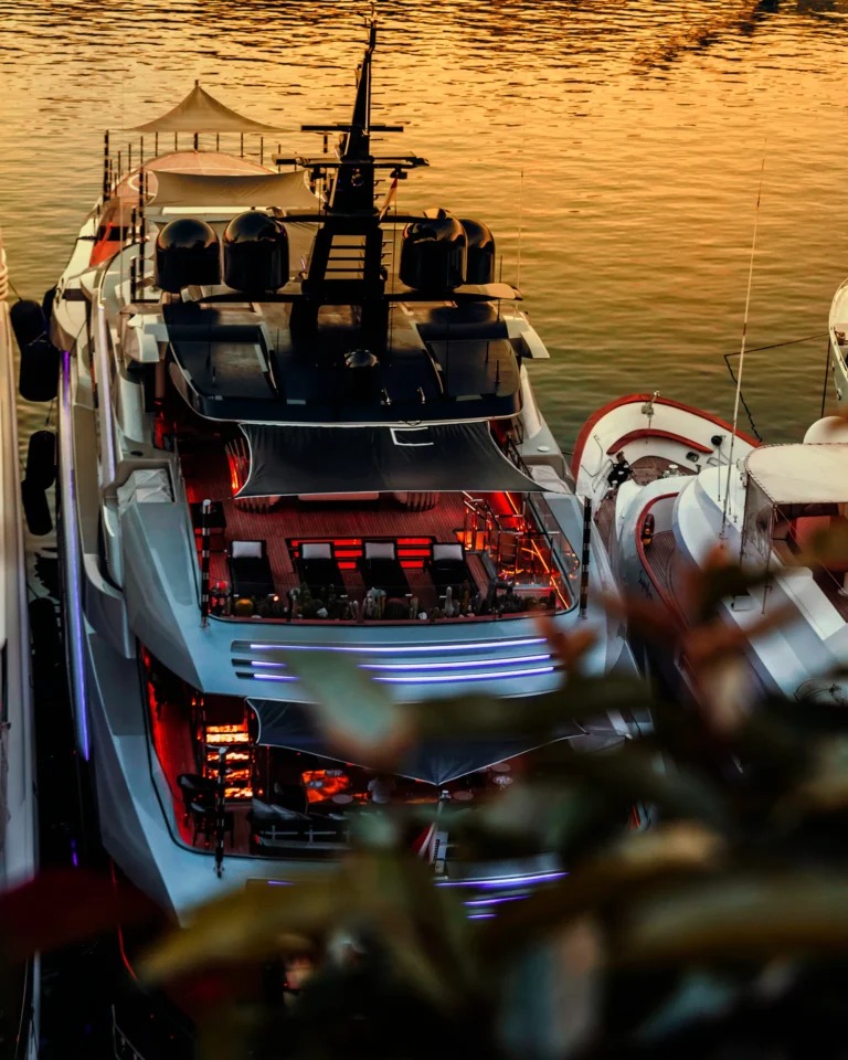 Travel the World in Ultimate Style
